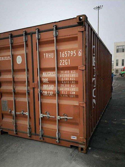 上圖所示集裝箱MAX.GRDSS 30，480kg是總重，TARE是皮重/空箱自總2180kg，payload是可裝載重量28，300kg，CUB.CAP.是內(nèi)容積33.2CUM