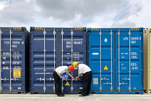 預(yù)定布控是通過風(fēng)險(xiǎn)分析把高風(fēng)險(xiǎn)貨物和企業(yè)列為查驗(yàn)?zāi)繕?biāo)